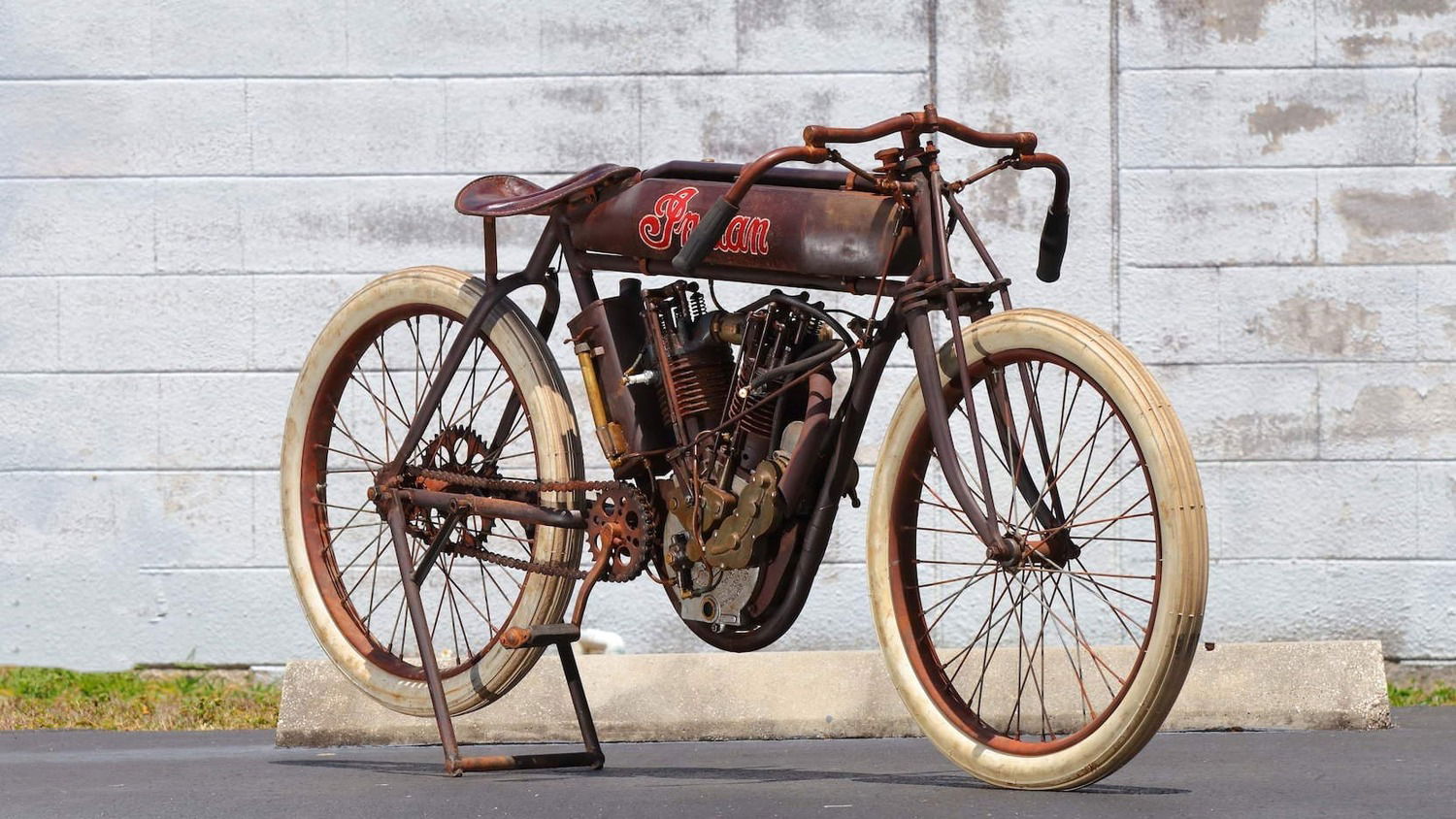 Indian 8-Valve Board Track Racer: all'asta un esemplare conservato del 1914