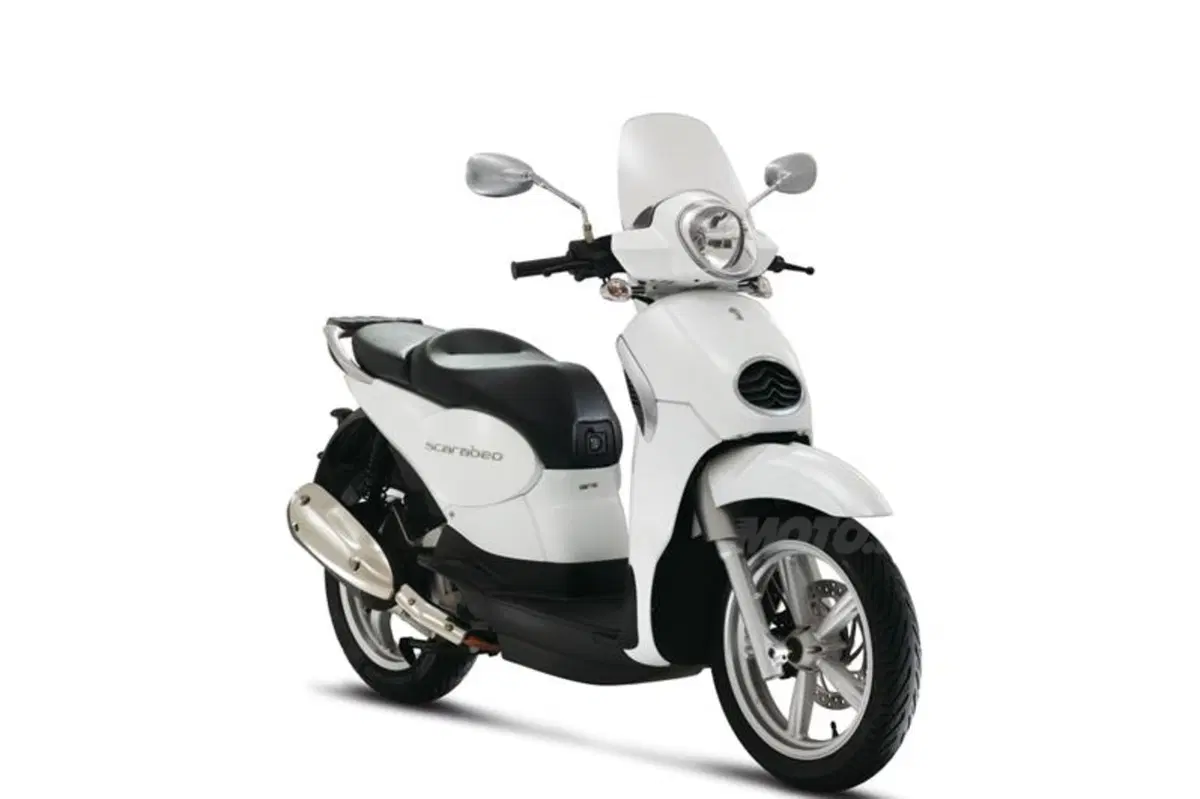 Scarabeo 200 i.e.  (32)