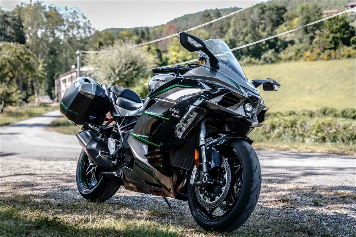 Kawasaki H2 SX SE+ TEST: 200 cv, 300 km/h... la chiami touring? (4)