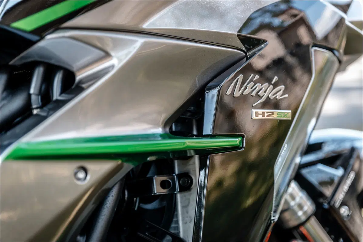 Kawasaki H2 SX SE+ TEST: 200 cv, 300 km/h... la chiami touring? (5)