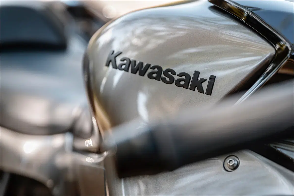 Kawasaki H2 SX SE+ TEST: 200 cv, 300 km/h... la chiami touring? (14)