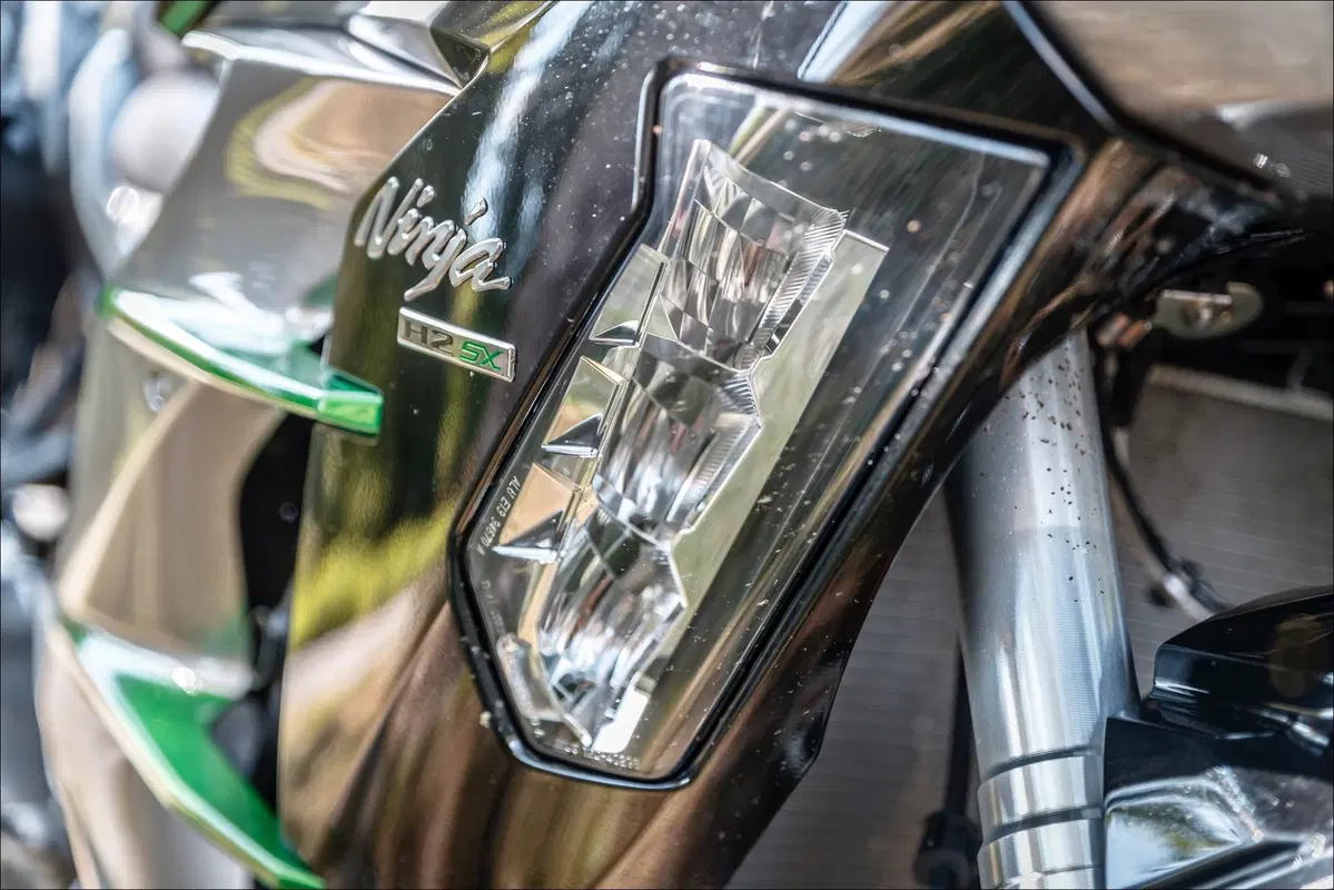 Kawasaki H2 SX SE+ TEST: 200 cv, 300 km/h... la chiami touring? (18)
