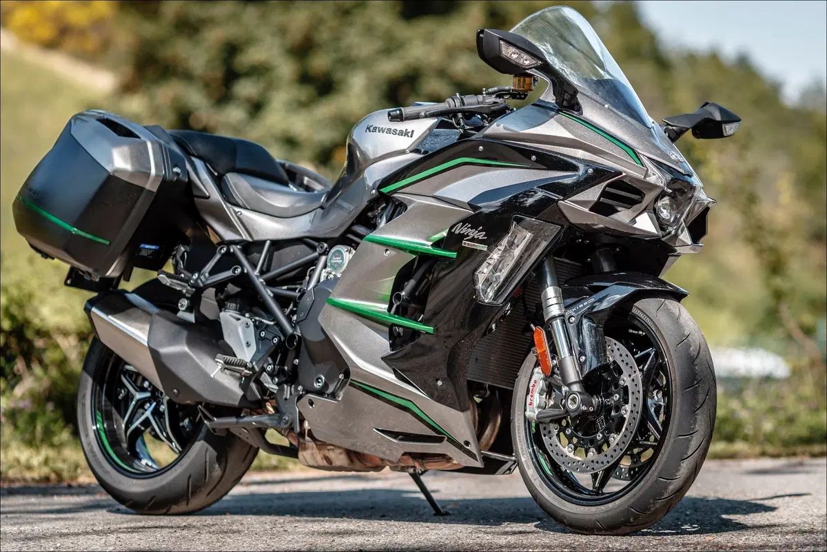 Kawasaki H2 SX SE+ TEST: 200 cv, 300 km/h... la chiami touring?