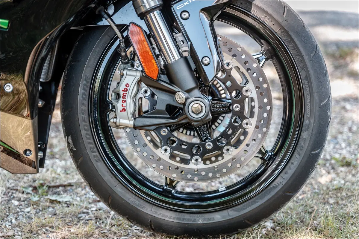 Kawasaki H2 SX SE+ TEST: 200 cv, 300 km/h... la chiami touring? (19)