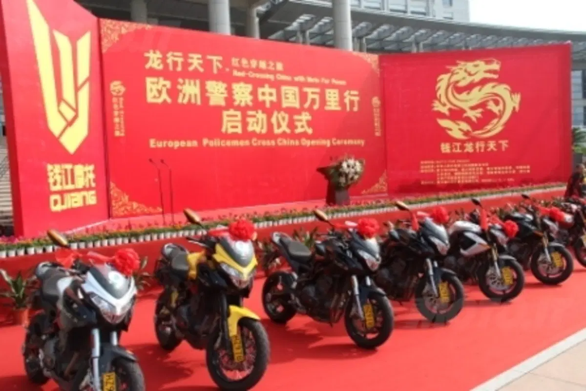 Sulle Benelli in Cina per la Croce Rossa (3)