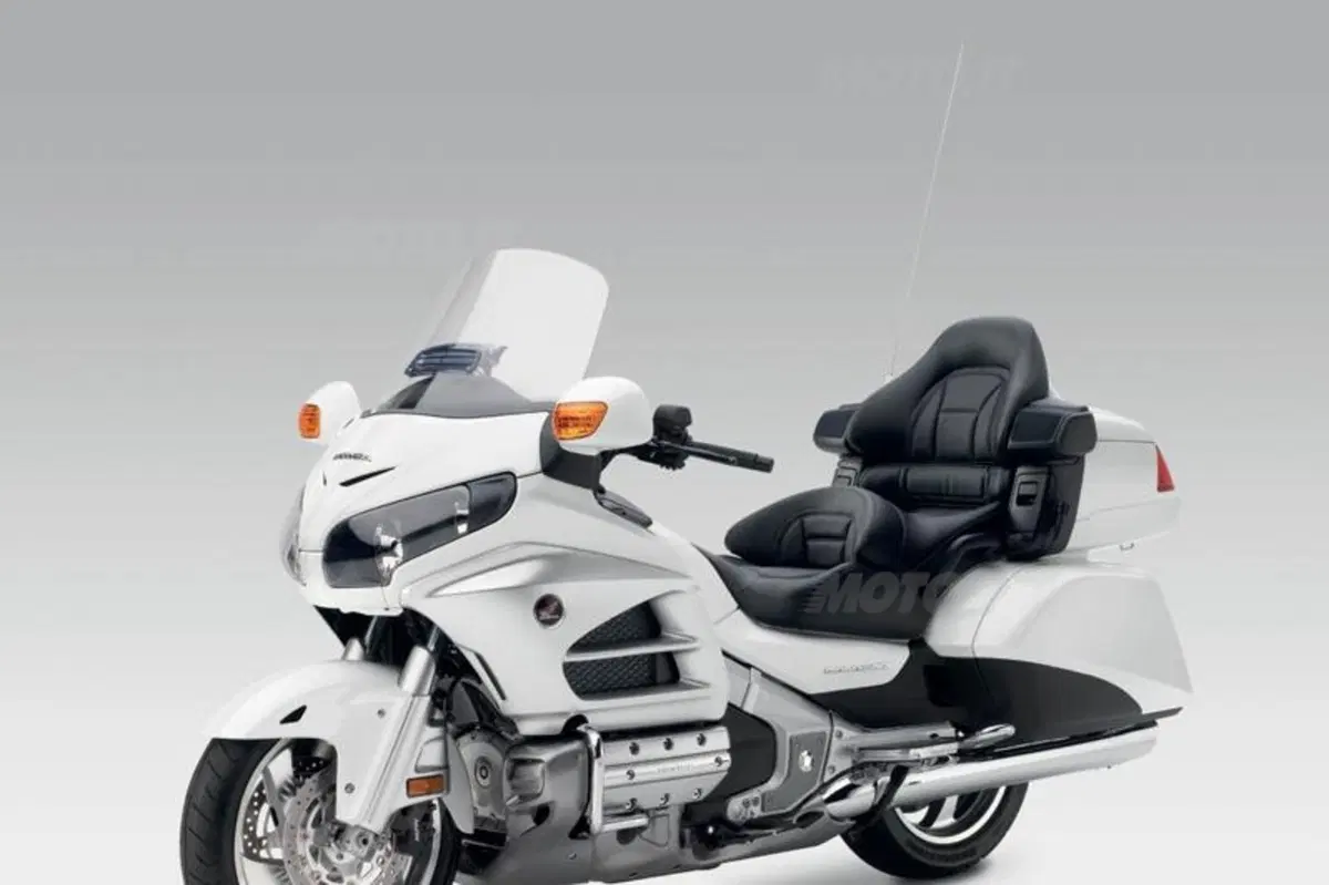Honda GL1800 Gold Wing 2012 (2)