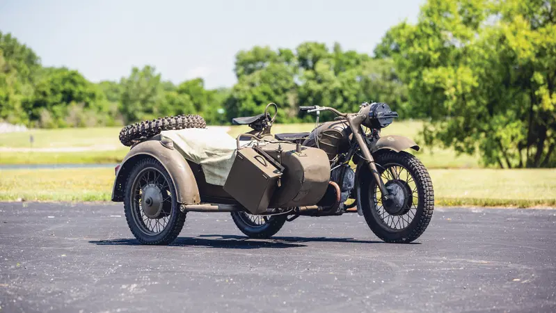 DNEPR KMZ MV-750: un pezzo di storia all'asta