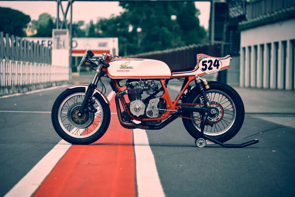Vintage da corsa a Pergusa, quattro moto d'epoca in pista! (9)