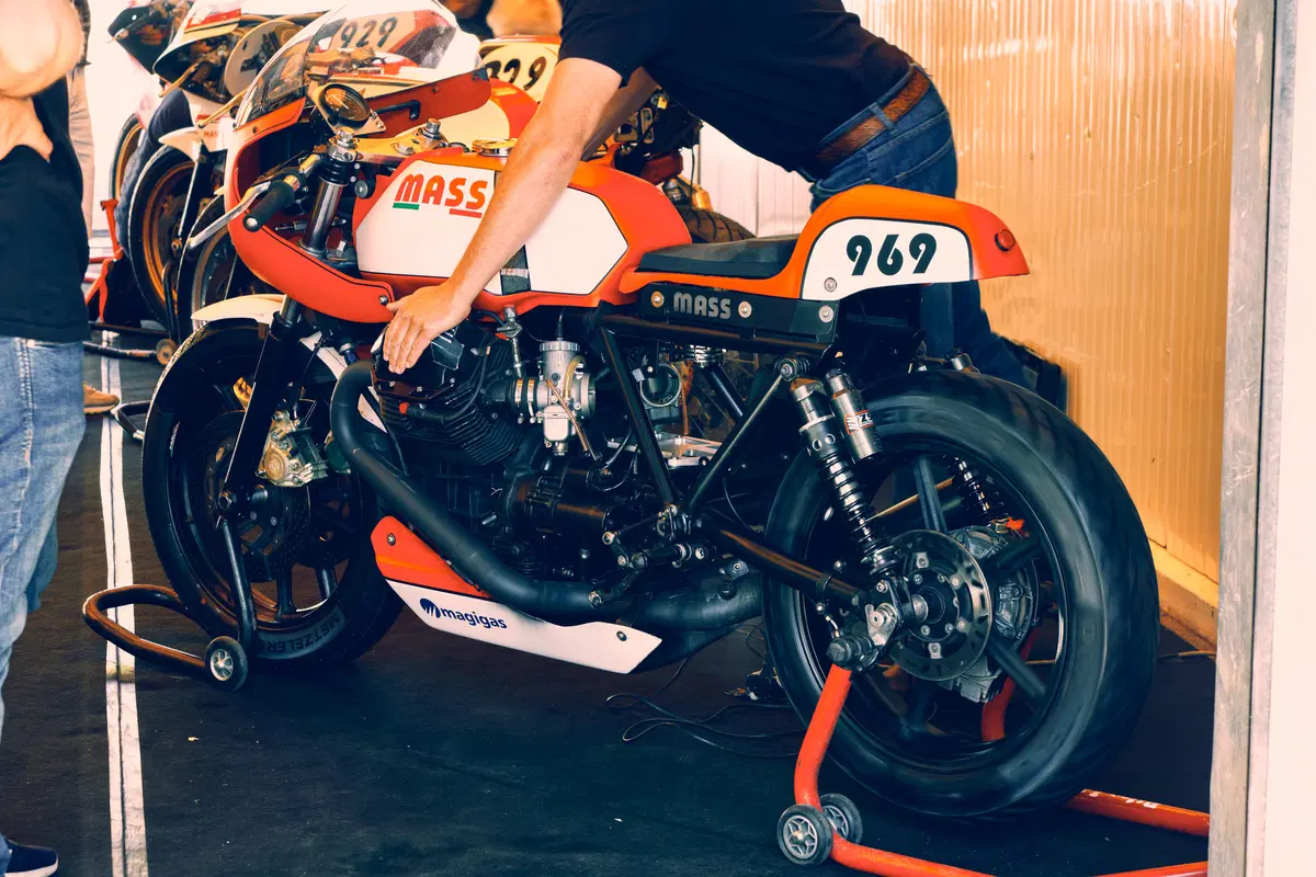 Vintage da corsa a Pergusa, quattro moto d'epoca in pista! (19)