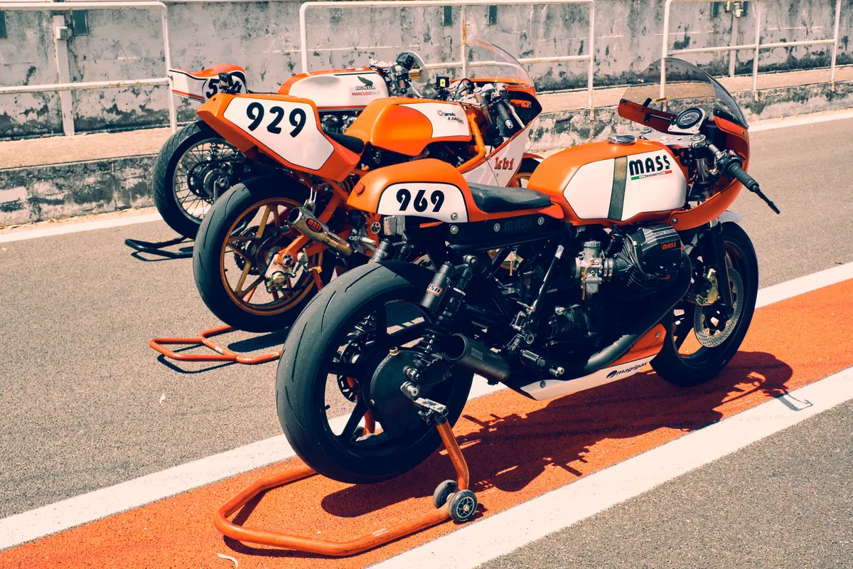 Vintage da corsa a Pergusa, quattro moto d'epoca in pista! (23)