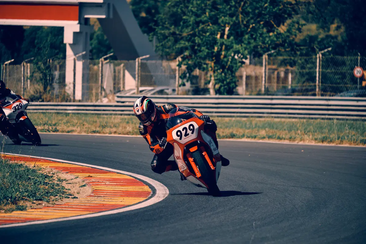 Vintage da corsa a Pergusa, quattro moto d'epoca in pista! (24)