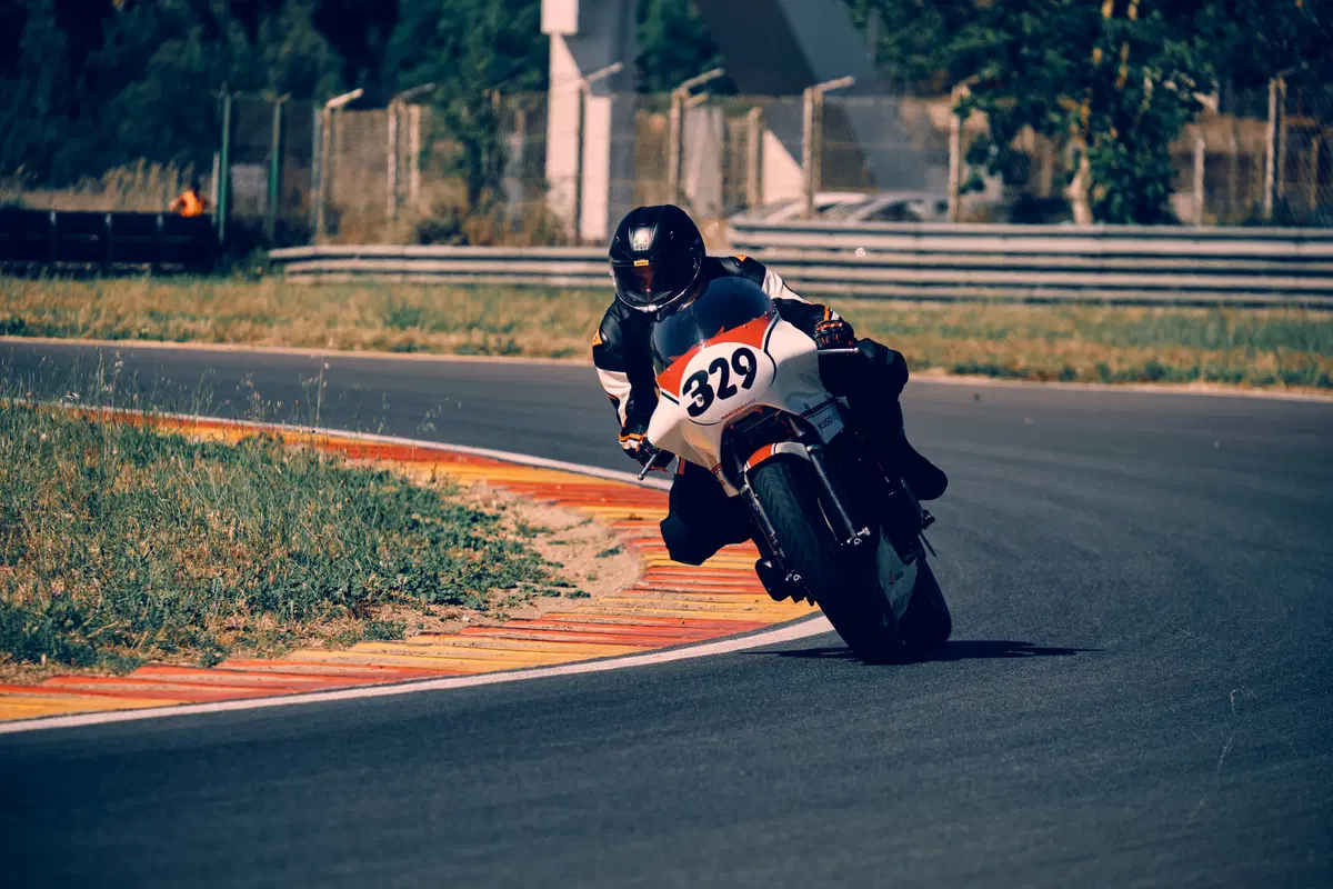Vintage da corsa a Pergusa, quattro moto d'epoca in pista! (25)