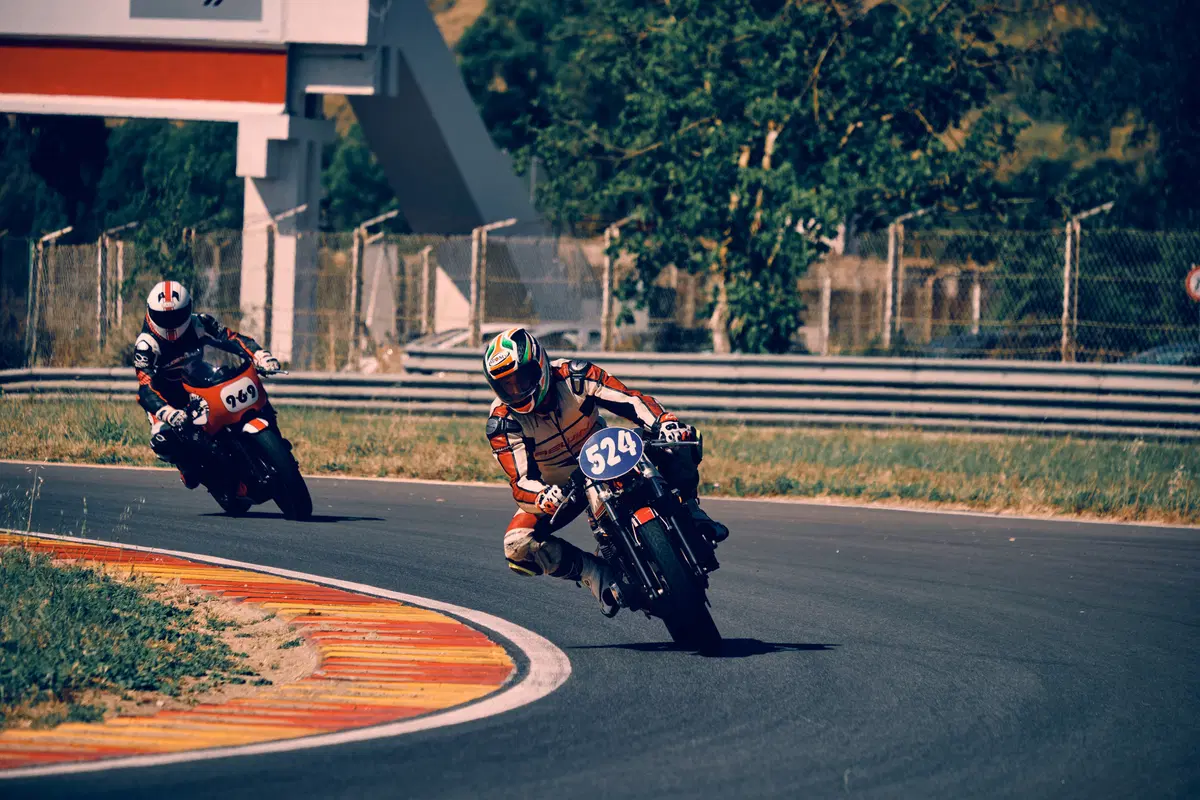 Vintage da corsa a Pergusa, quattro moto d'epoca in pista! (26)