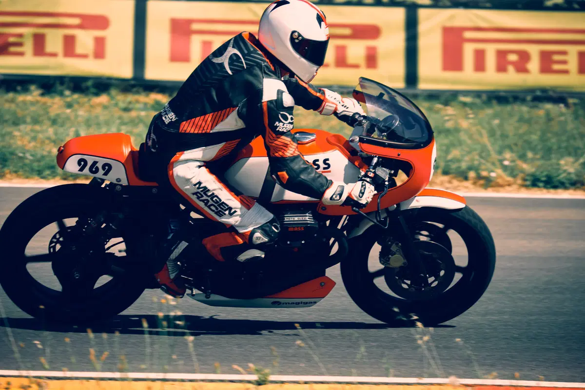 Vintage da corsa a Pergusa, quattro moto d'epoca in pista! (27)