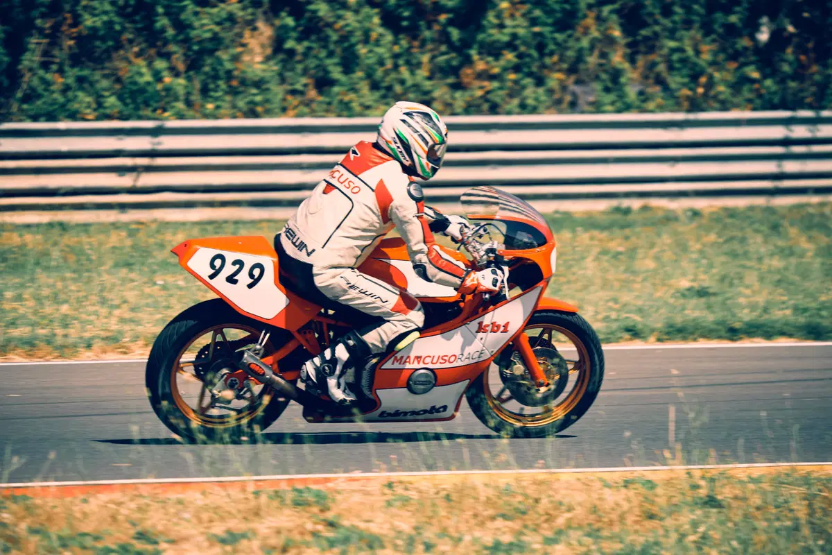 Vintage da corsa a Pergusa, quattro moto d'epoca in pista! (29)