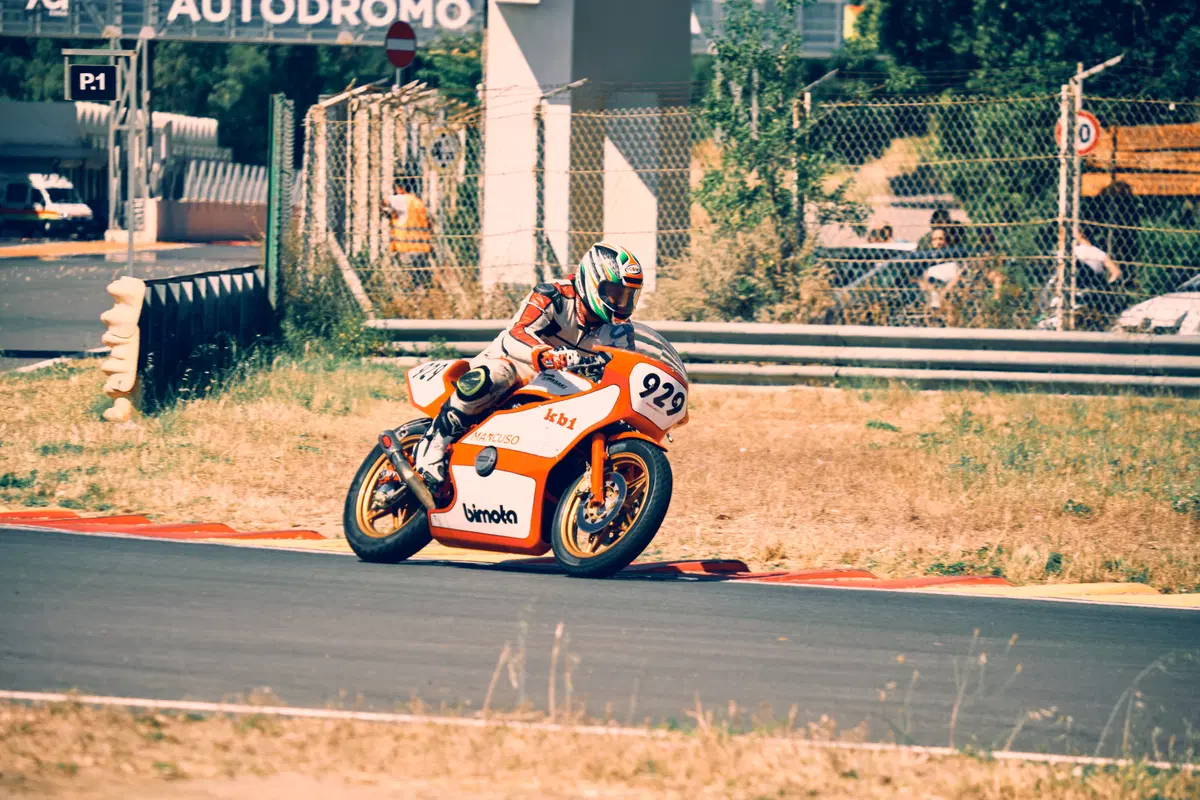 Vintage da corsa a Pergusa, quattro moto d'epoca in pista! (31)