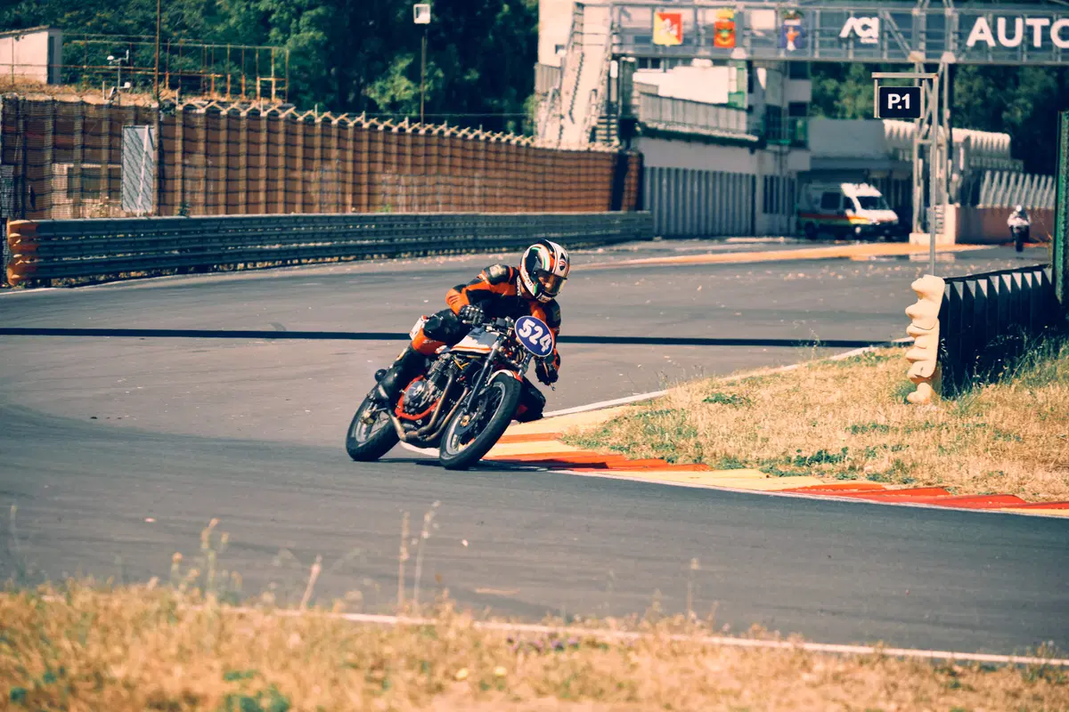 Vintage da corsa a Pergusa, quattro moto d'epoca in pista! (32)