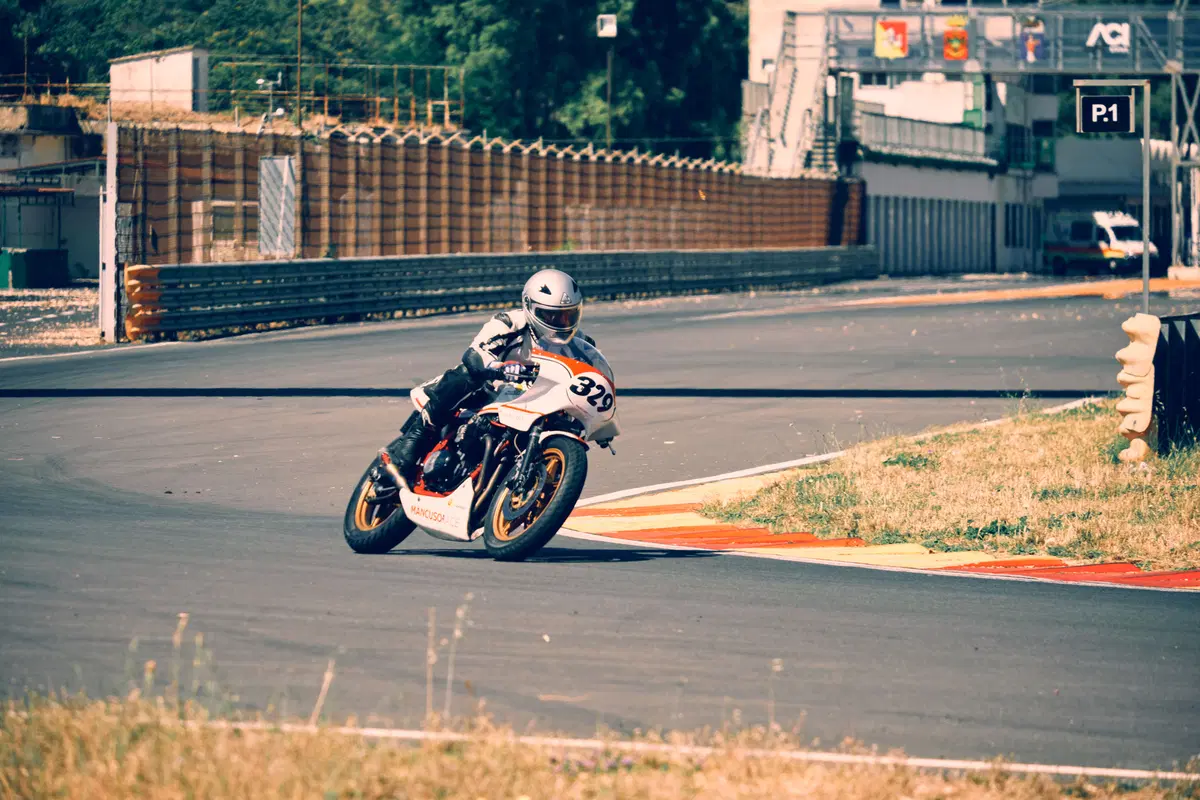 Vintage da corsa a Pergusa, quattro moto d'epoca in pista! (33)