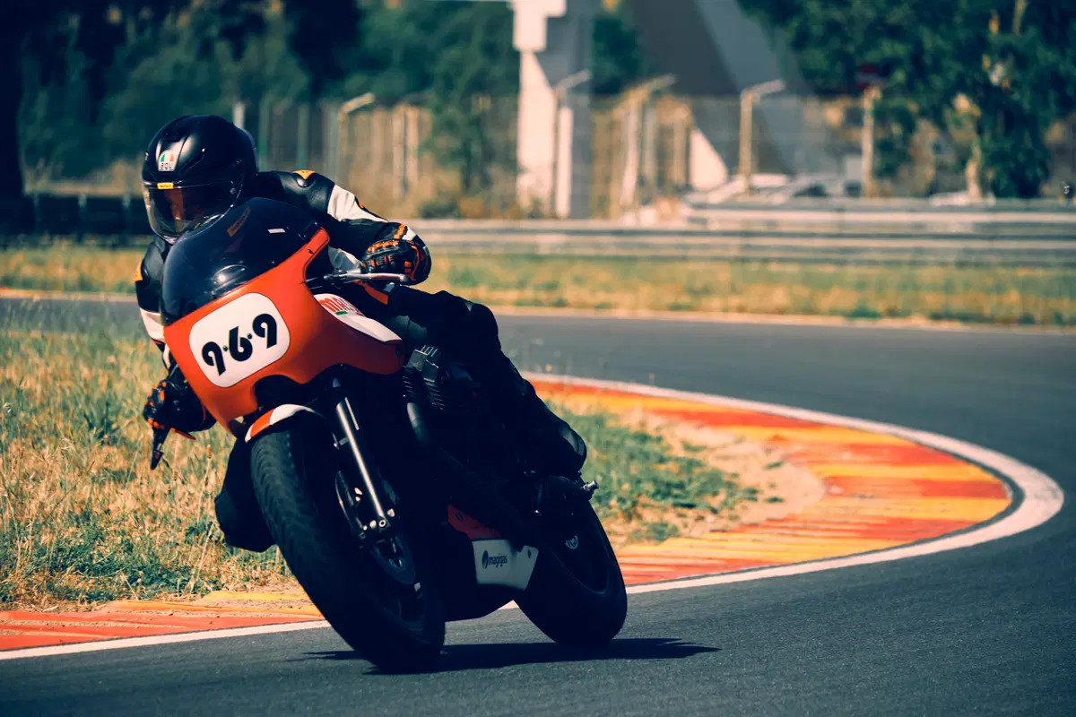 Vintage da corsa a Pergusa, quattro moto d'epoca in pista! (40)