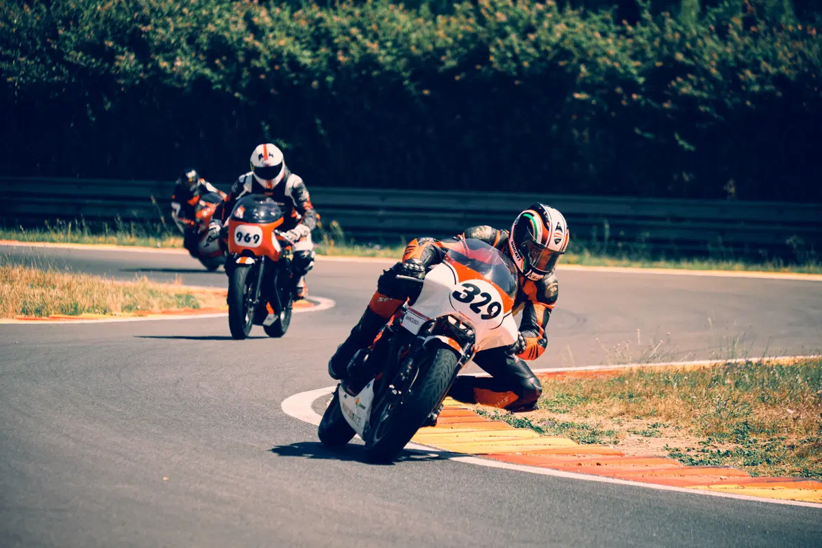 Vintage da corsa a Pergusa, quattro moto d'epoca in pista! (42)