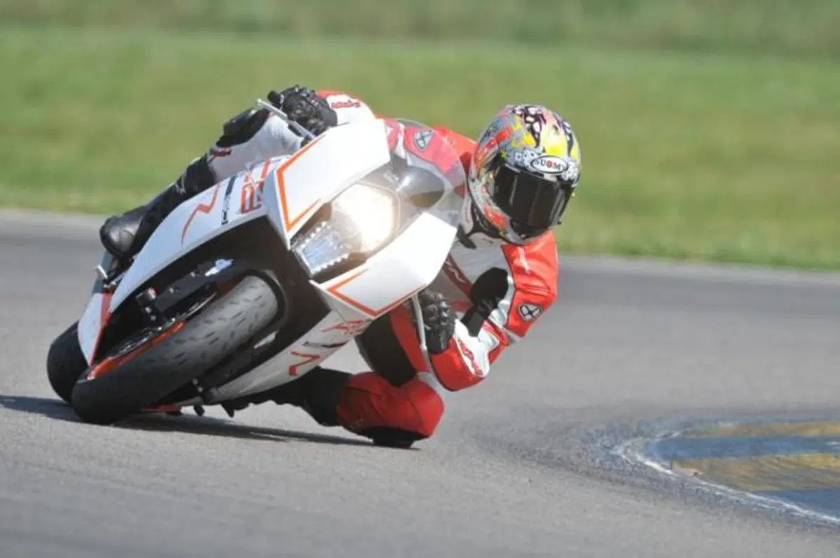Sébastien Loeb in sella alla KTM 1190 RC8 R (2)