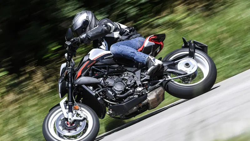 MV Agusta Dragster 800 RR 2019. Raffinata ed esagerata