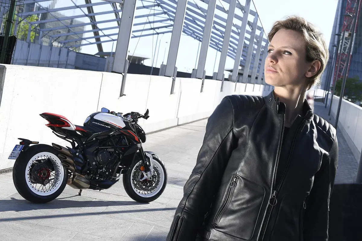 MV Agusta Dragster 800 RR 2019. Raffinata ed esagerata (4)