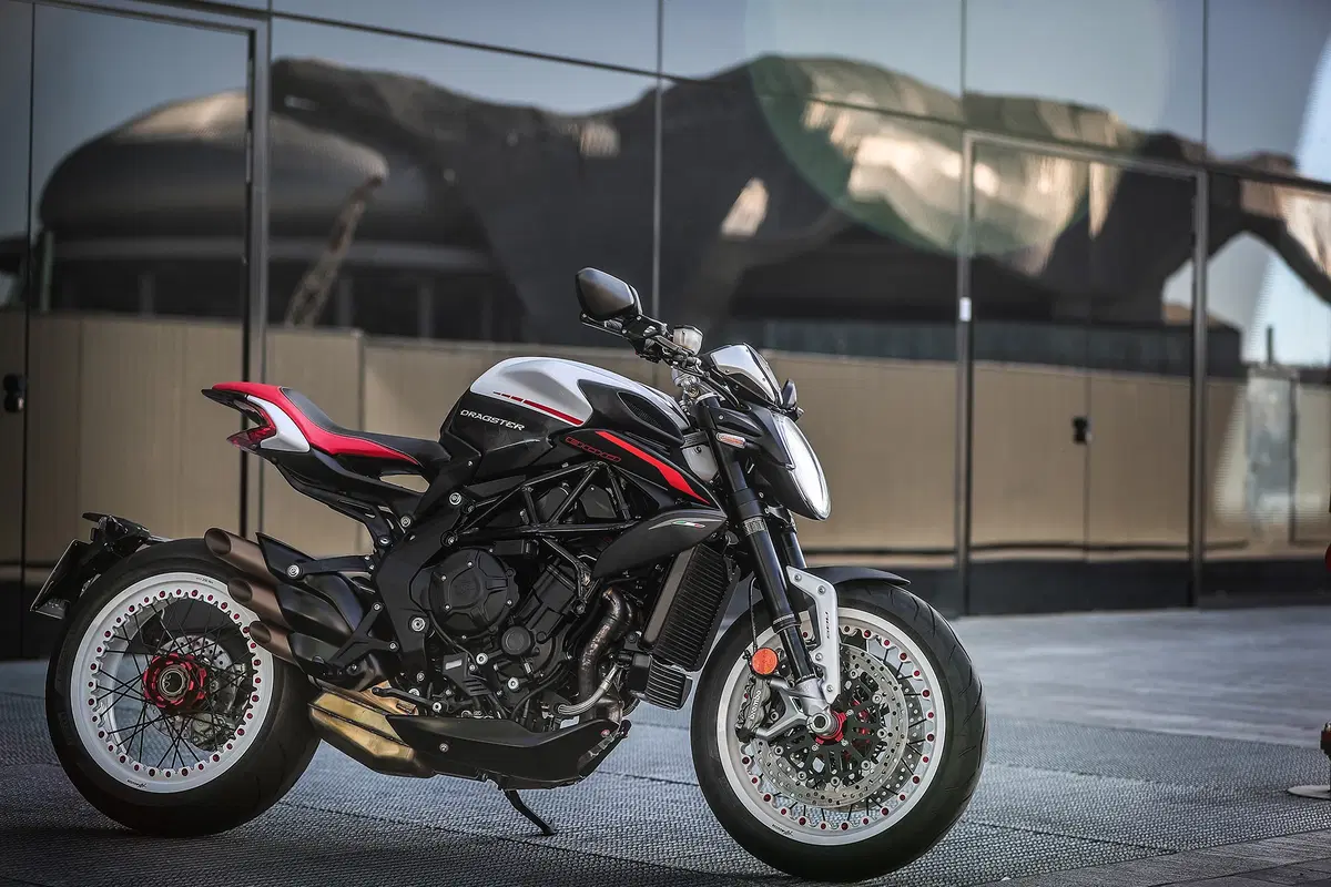 MV Agusta Dragster 800 RR 2019. Raffinata ed esagerata (2)