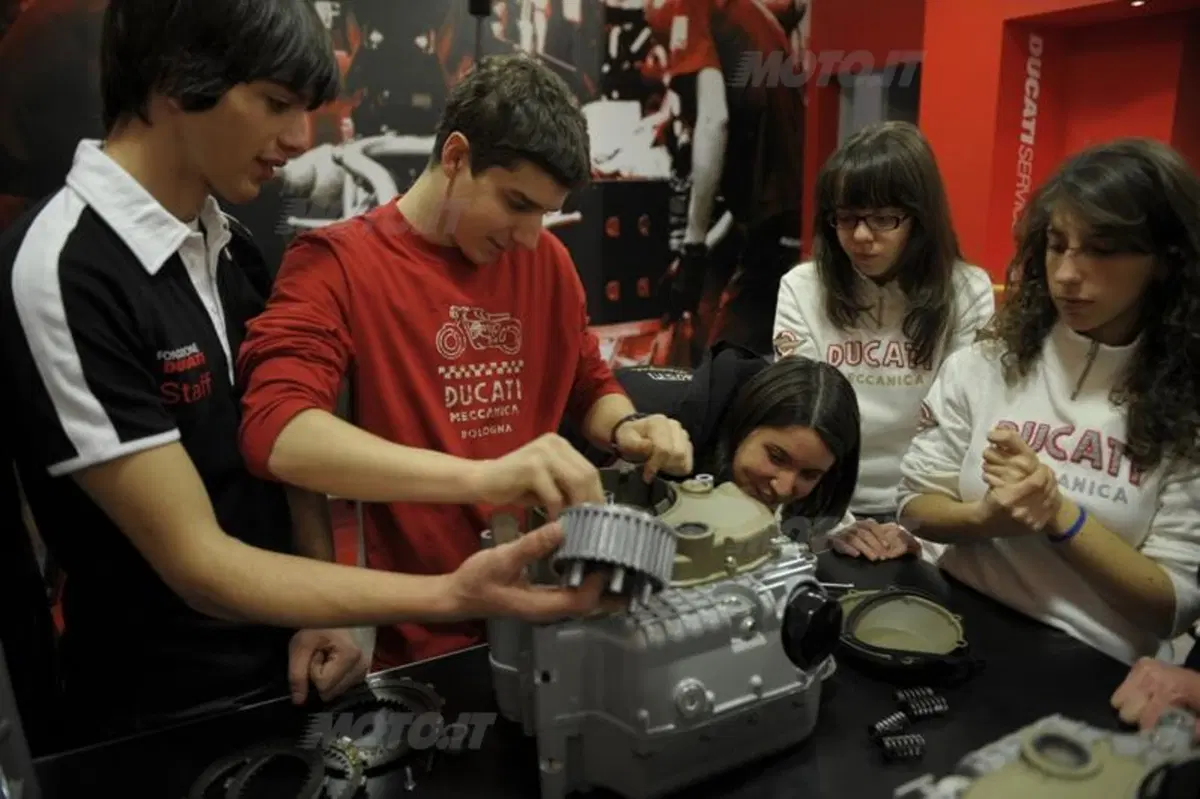 Ducati Summer School Fisica in Moto (2)