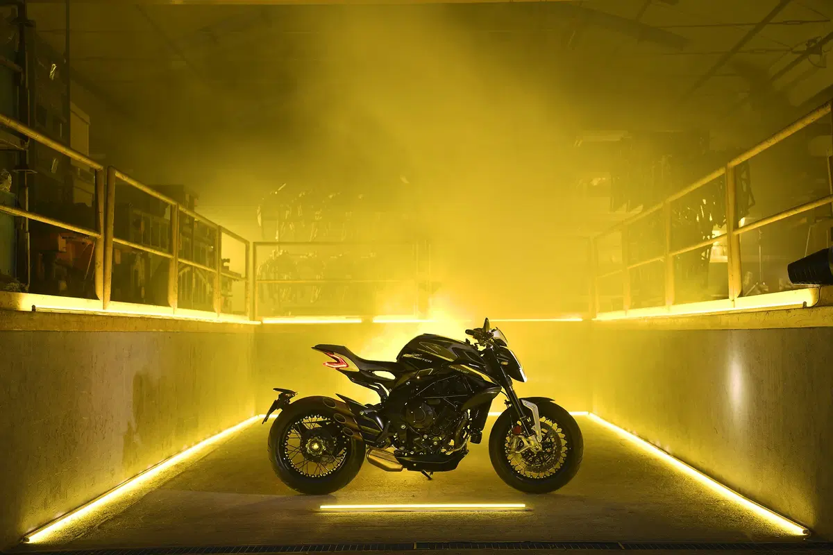 MV Agusta Dragster 800 RR 2019. Raffinata ed esagerata (5)