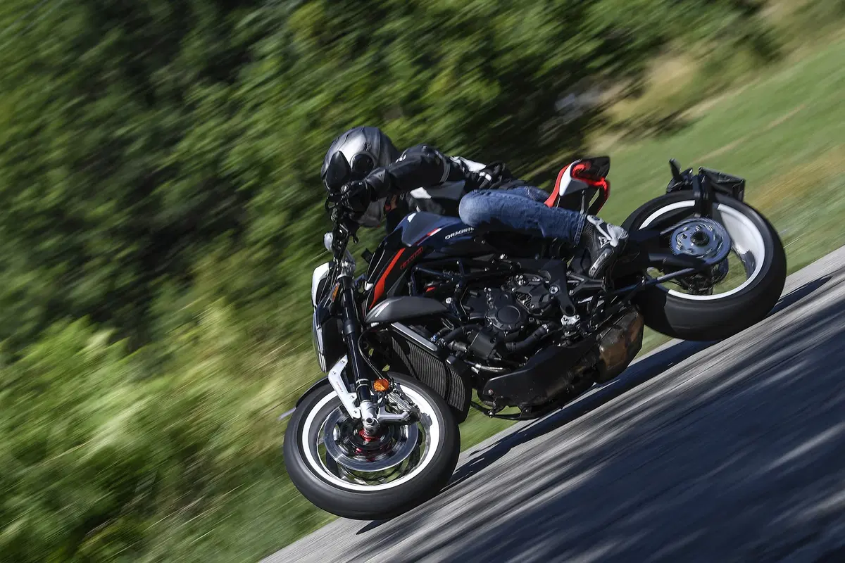 MV Agusta Dragster 800 RR 2019. Raffinata ed esagerata (5)