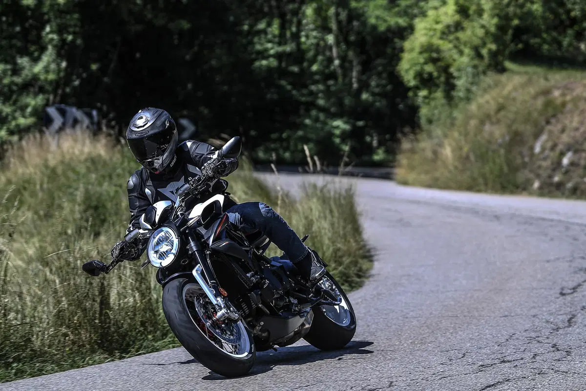 MV Agusta Dragster 800 RR 2019. Raffinata ed esagerata (8)