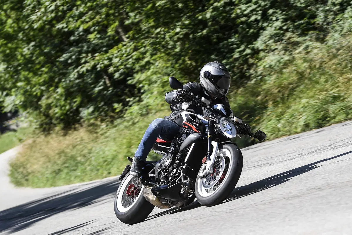 MV Agusta Dragster 800 RR 2019. Raffinata ed esagerata (7)
