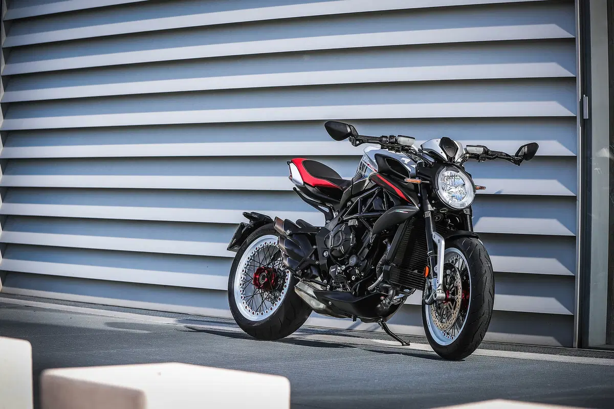 MV Agusta Dragster 800 RR 2019. Raffinata ed esagerata (12)