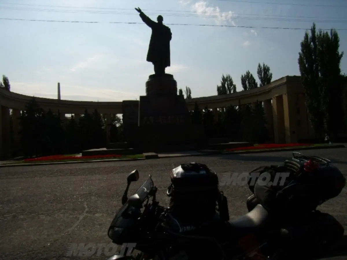 Faccio un giro in moto a Samarcanda...e torno!