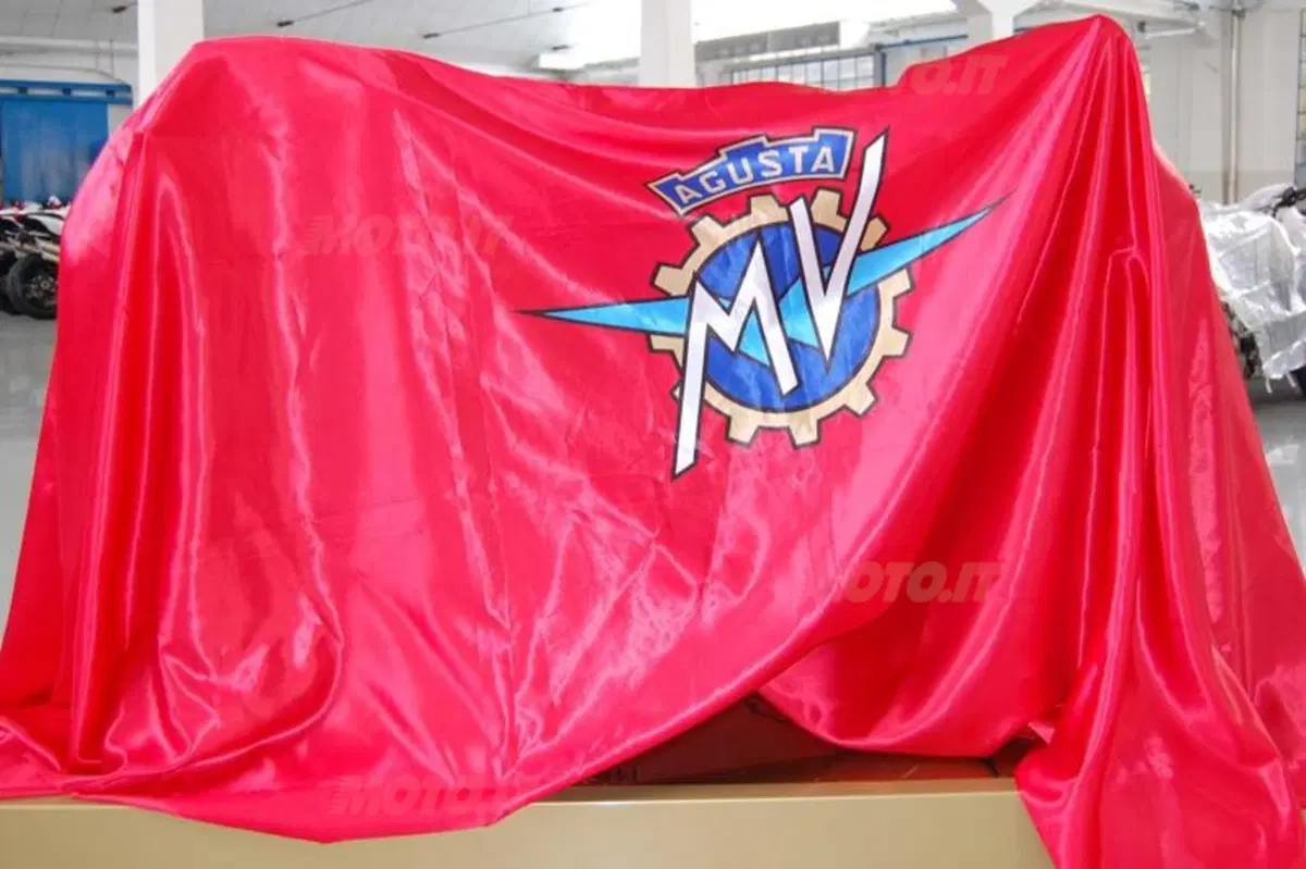 MV Agusta F3 Serie Oro ed F3. Prezzi e foto (3)