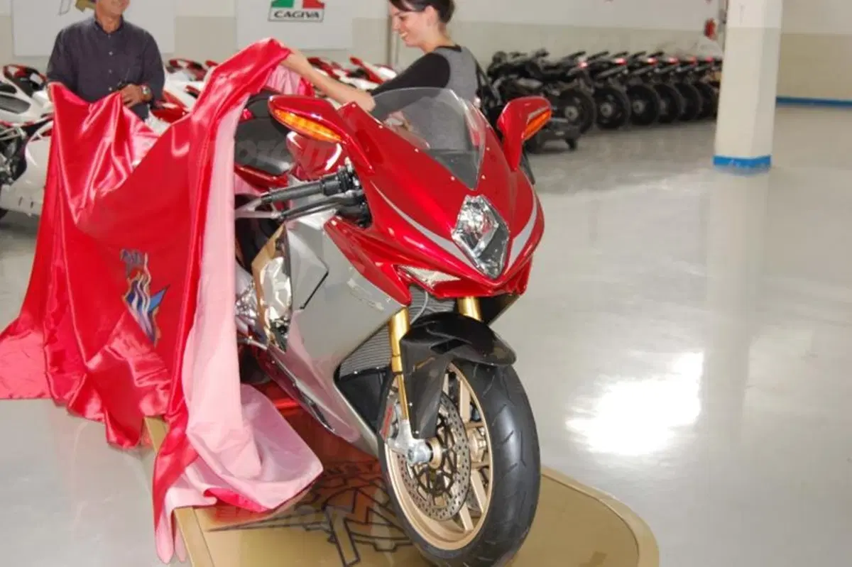 MV Agusta F3 Serie Oro ed F3. Prezzi e foto (4)