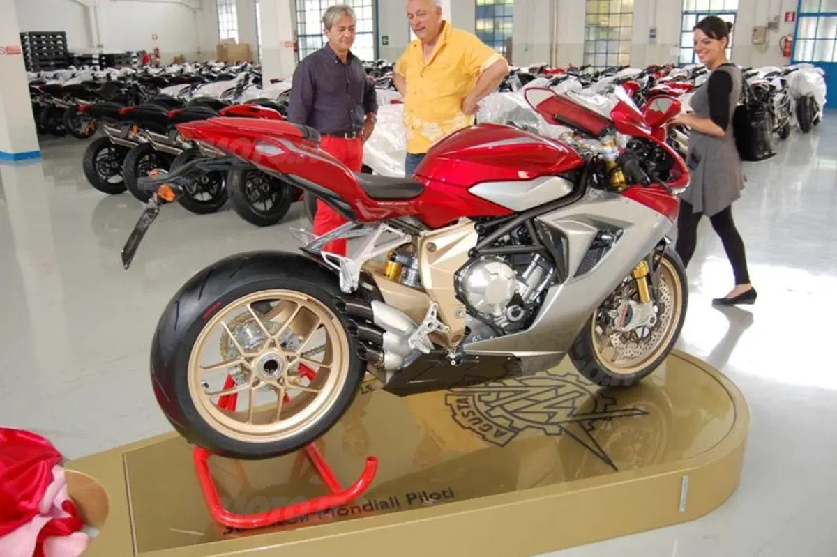 MV Agusta F3 Serie Oro ed F3. Prezzi e foto (6)