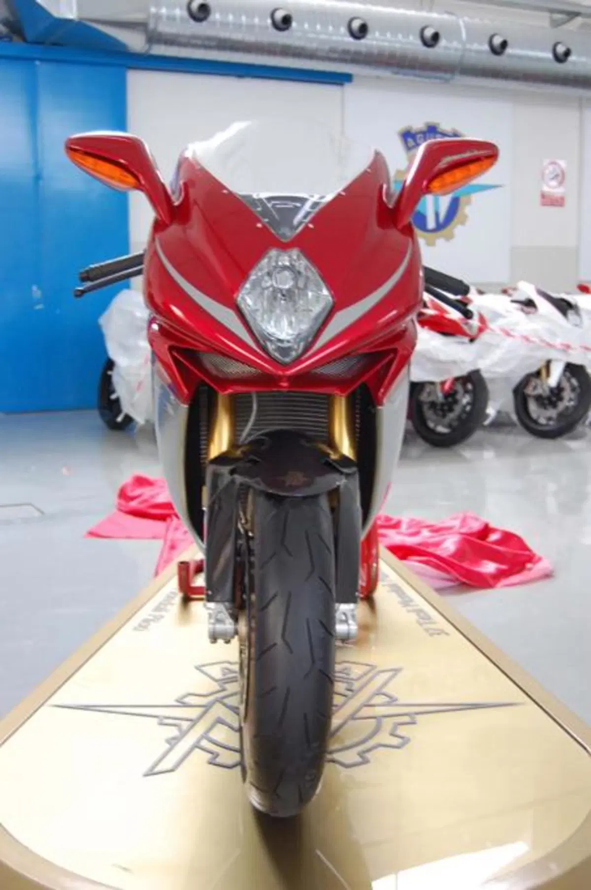 MV Agusta F3 Serie Oro ed F3. Prezzi e foto (9)