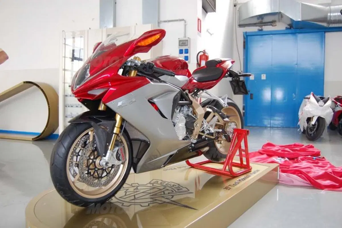 MV Agusta F3 Serie Oro ed F3. Prezzi e foto (10)