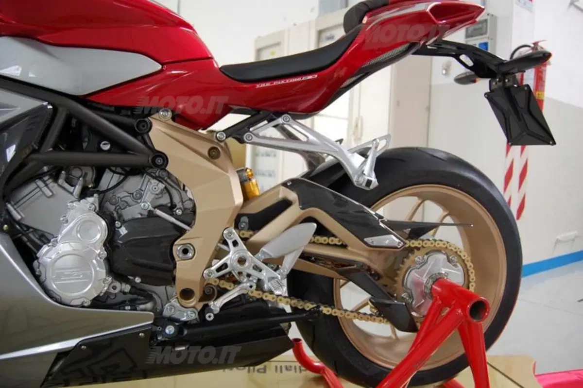MV Agusta F3 Serie Oro ed F3. Prezzi e foto (11)