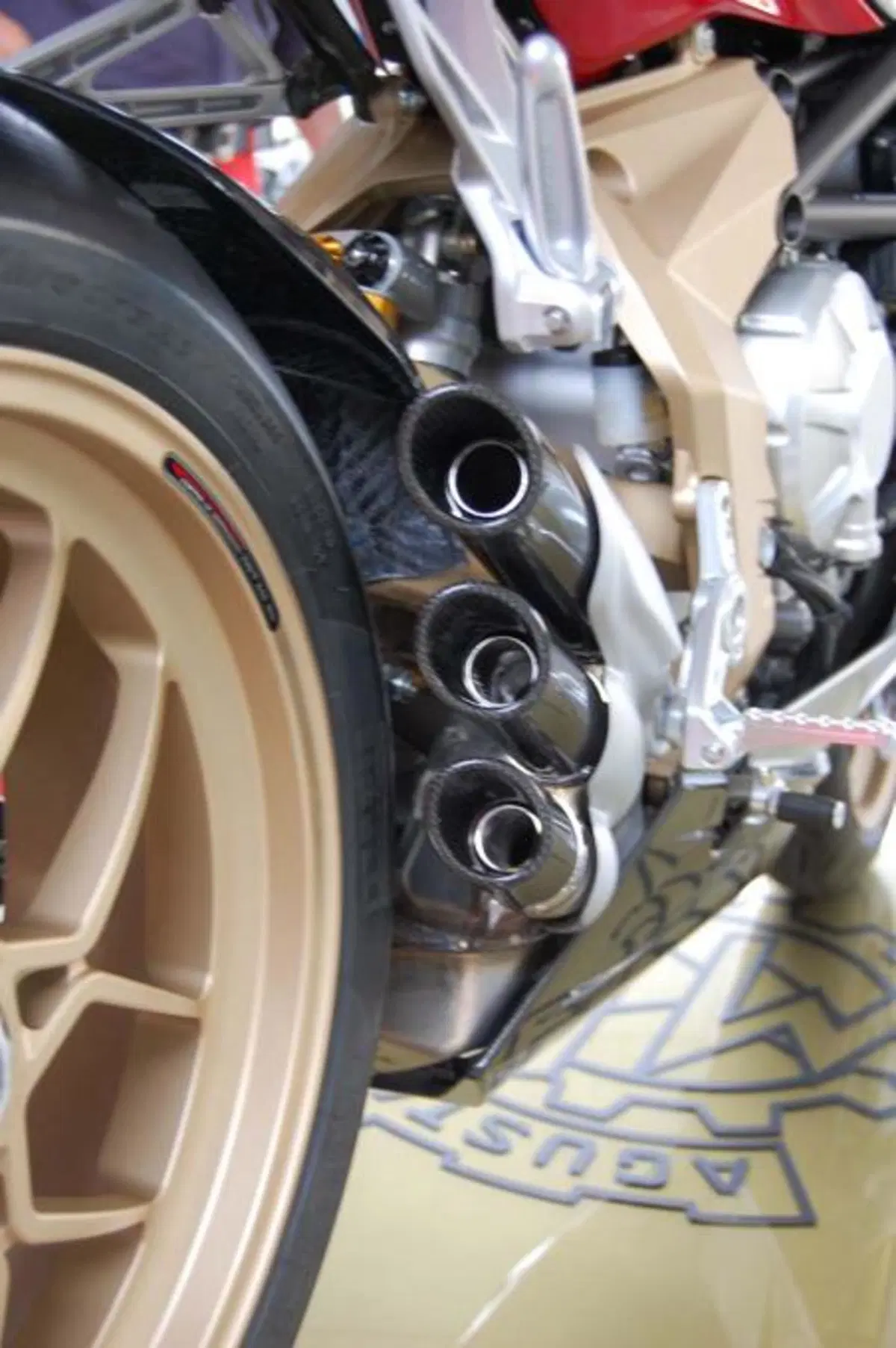MV Agusta F3 Serie Oro ed F3. Prezzi e foto (14)