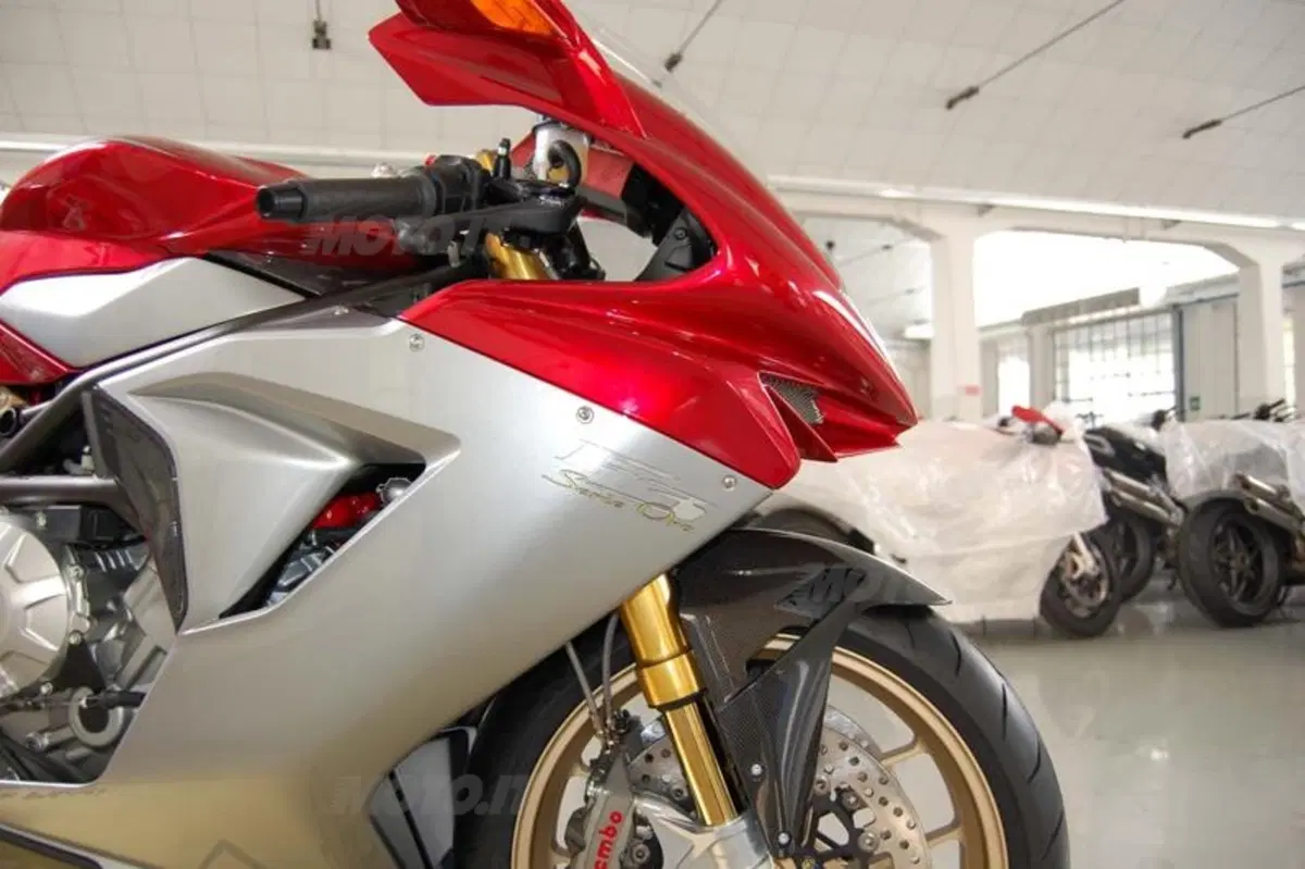 MV Agusta F3 Serie Oro ed F3. Prezzi e foto (17)