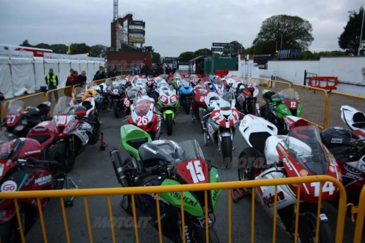 Viaggio al Tourist Trophy 2011  (13)