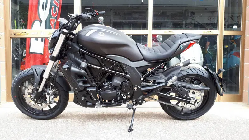 Benelli 502 C (2021 - 25)