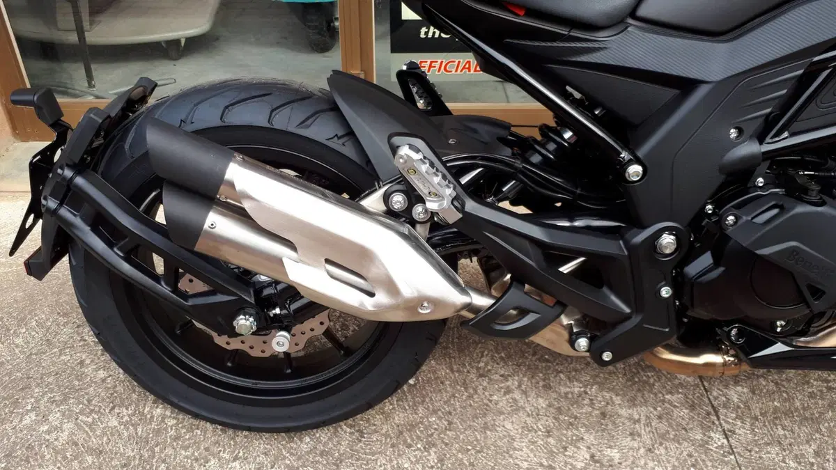 Benelli 502 C (2021 - 25) (11)