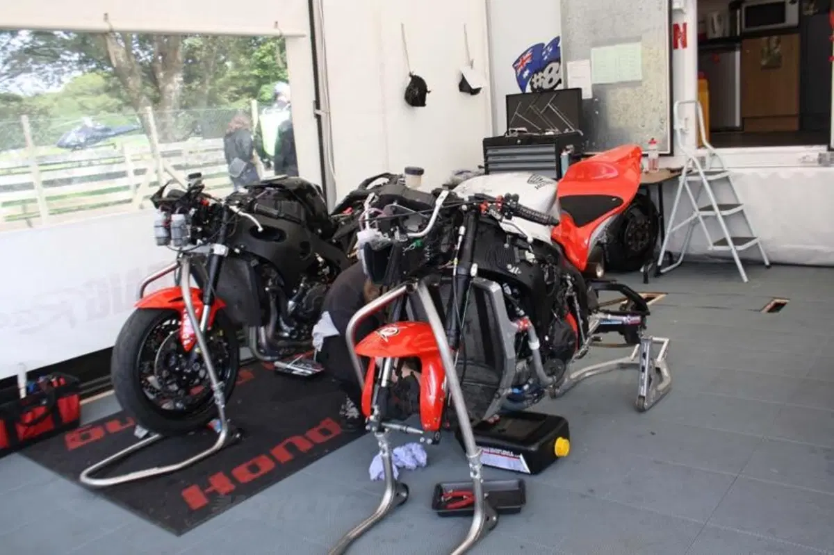 Viaggio al Tourist Trophy 2011  (30)