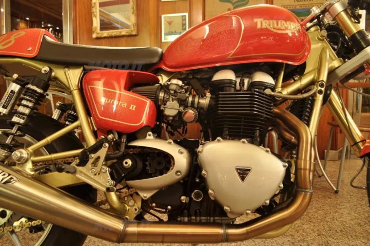 Special: Triumph Thruxton Aurora II (13)