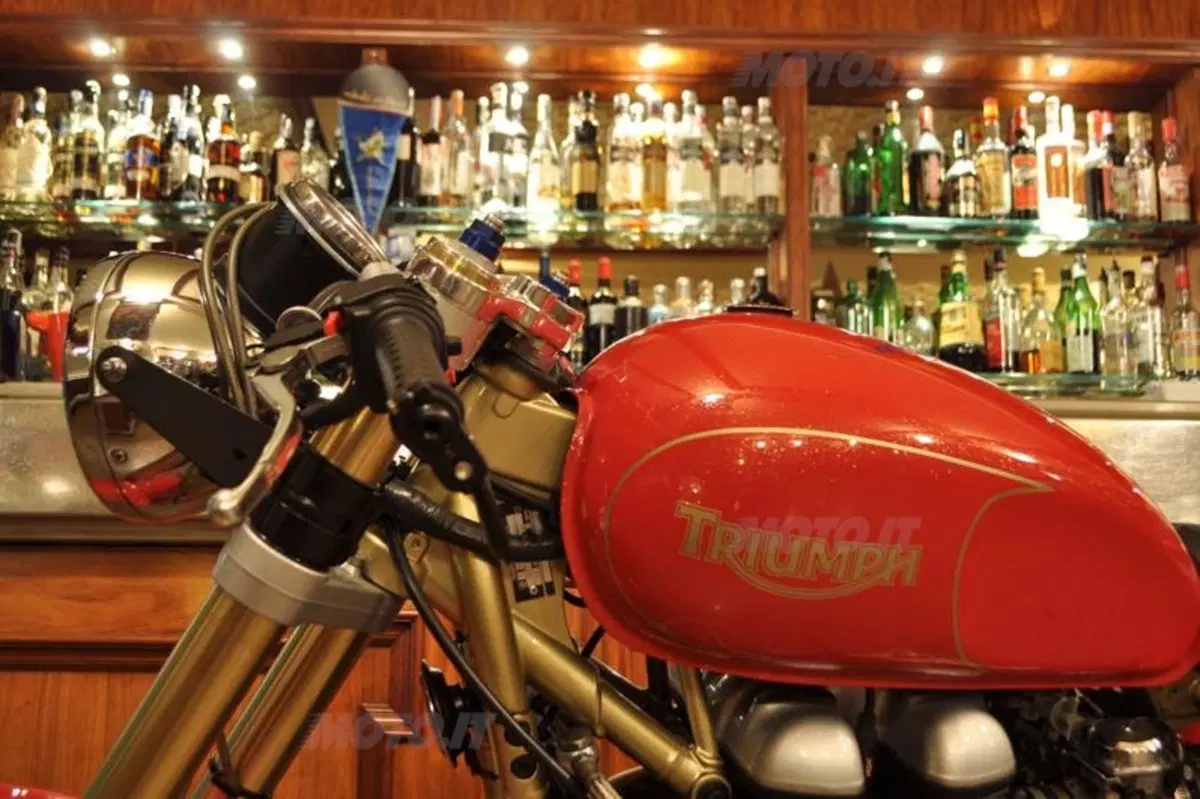 Special: Triumph Thruxton Aurora II (15)