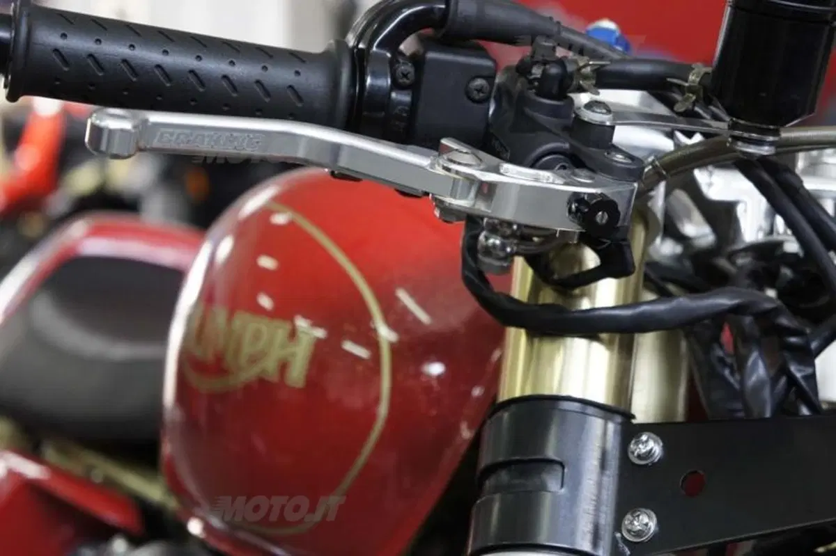 Special: Triumph Thruxton Aurora II (17)